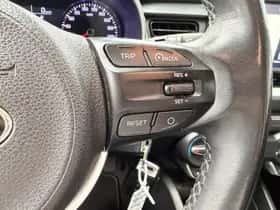 Kia Stonic (2018) thumbnail 12