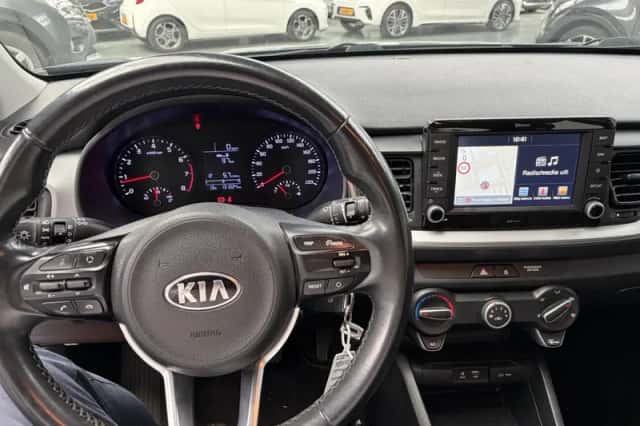 Kia Stonic (2018) thumbnail 13