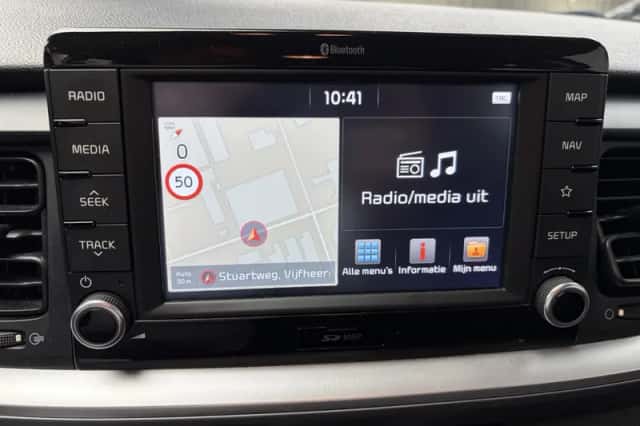 Kia Stonic (2018) thumbnail 16