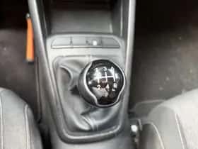 Kia Stonic (2018) thumbnail 17