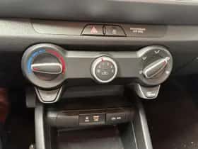 Kia Stonic (2018) thumbnail 18