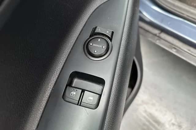 Kia Stonic (2018) thumbnail 3