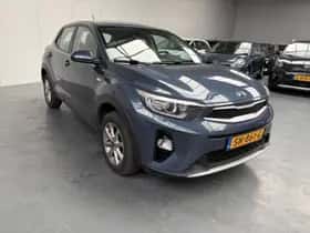 Kia Stonic (2018) thumbnail 3