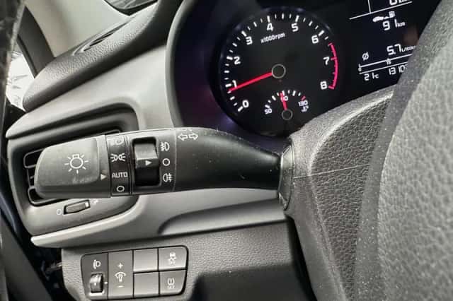 Kia Stonic (2018) thumbnail 4
