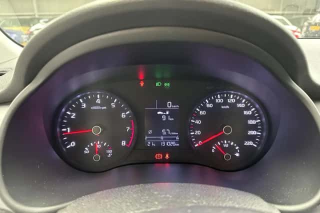 Kia Stonic (2018) thumbnail 5