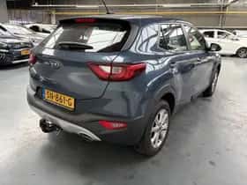 Kia Stonic (2018) thumbnail 5