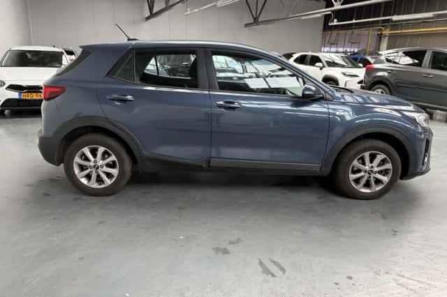 Kia Stonic (2018) thumbnail 7