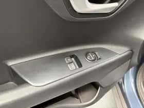 Kia Stonic (2018) thumbnail 8