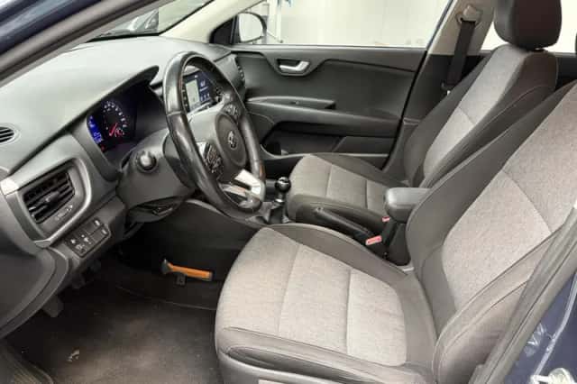 Kia Stonic (2018) thumbnail 9