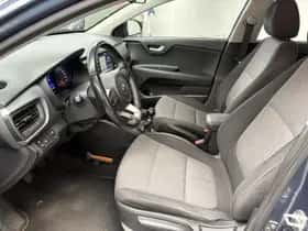 Kia Stonic (2018) thumbnail 9