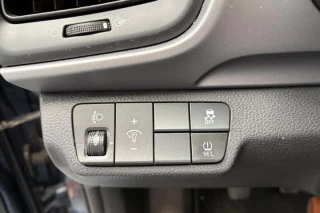 Kia Stonic (2018) thumbnail 10