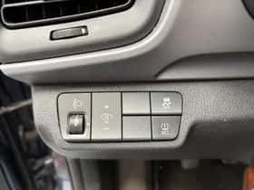 Kia Stonic (2018) thumbnail 10