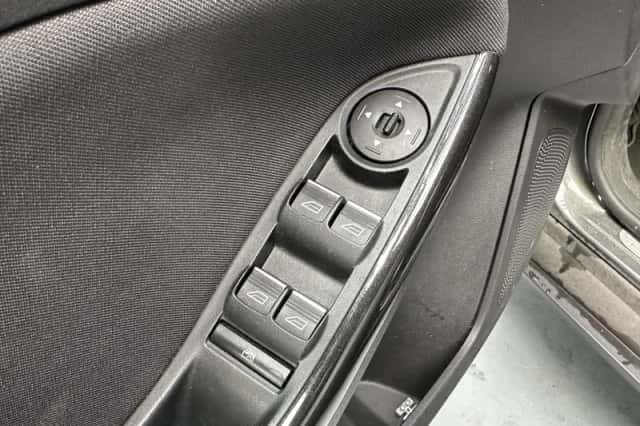 Ford Focus (2015) thumbnail 3