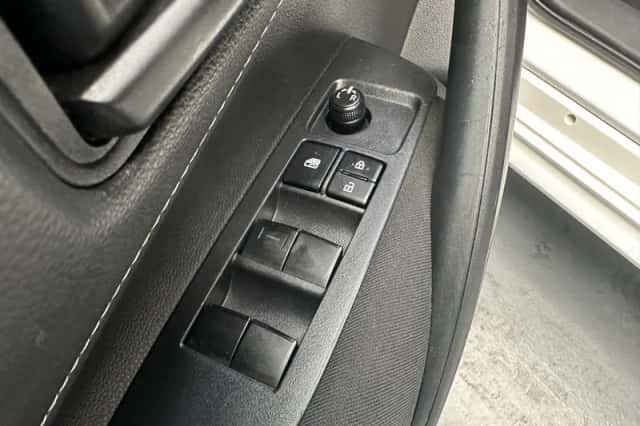 Toyota Corolla (2019) thumbnail 3