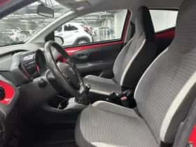 Toyota Aygo (2019) thumbnail 2