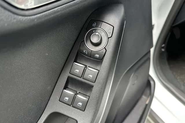 Ford Fiesta (2021) thumbnail 3