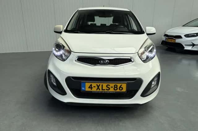 Kia Picanto (2015) thumbnail 2