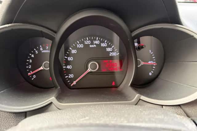 Kia Picanto (2015) thumbnail 14