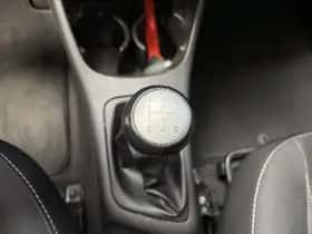 Kia Picanto (2015) thumbnail 16