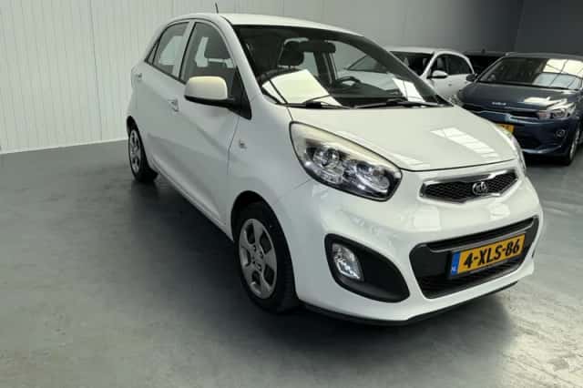 Kia Picanto (2015) thumbnail 3