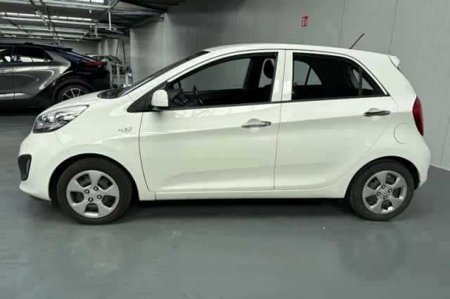 Kia Picanto (2015) thumbnail 5
