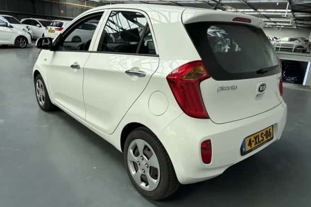 Kia Picanto (2015) thumbnail 6