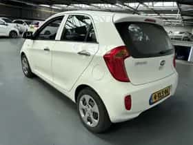 Kia Picanto (2015) thumbnail 6