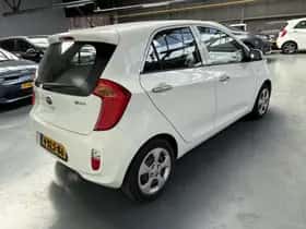Kia Picanto (2015) thumbnail 8