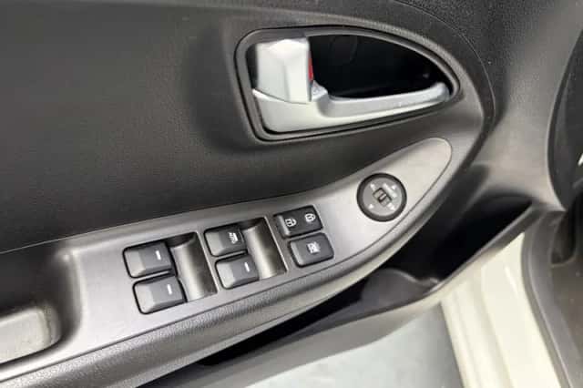 Kia Picanto (2015) thumbnail 9