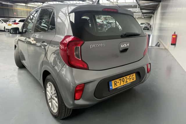 Kia Picanto (2022) thumbnail 2