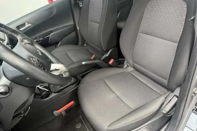 Kia Picanto (2022) thumbnail 3