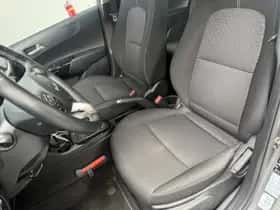 Kia Picanto (2022) thumbnail 3