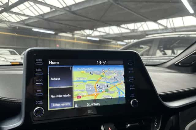 Toyota C-HR (2021) thumbnail 11