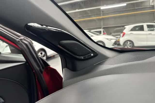 Toyota C-HR (2021) thumbnail 16
