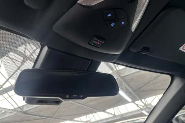 Toyota C-HR (2021) thumbnail 17