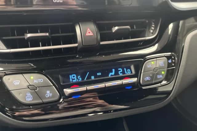Toyota C-HR (2021) thumbnail 18