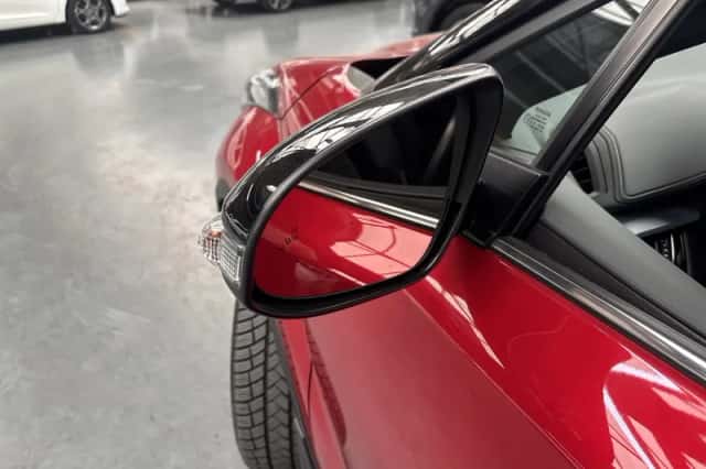 Toyota C-HR (2021) thumbnail 3
