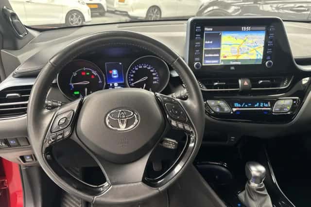 Toyota C-HR (2021) thumbnail 6
