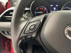 Toyota C-HR (2021) thumbnail 8