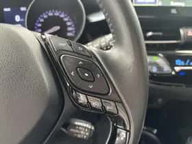 Toyota C-HR (2021) thumbnail 9