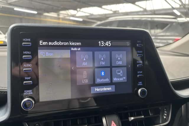 Toyota C-HR (2021) thumbnail 12