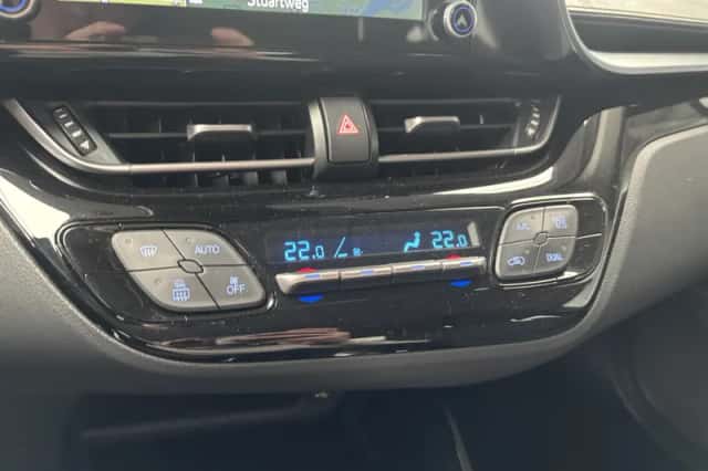 Toyota C-HR (2021) thumbnail 14