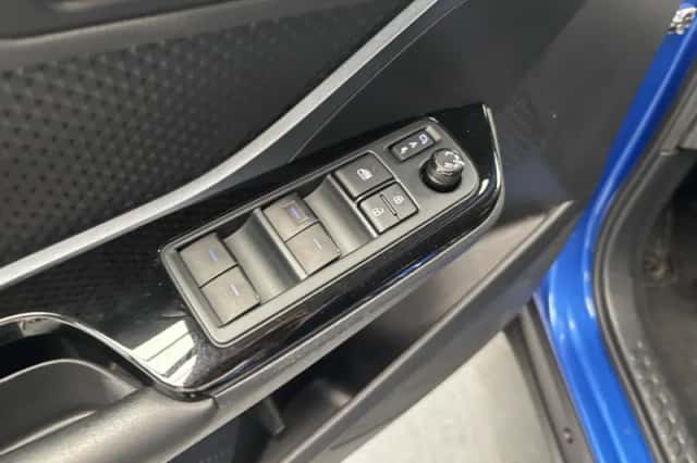 Toyota C-HR (2021) thumbnail 4