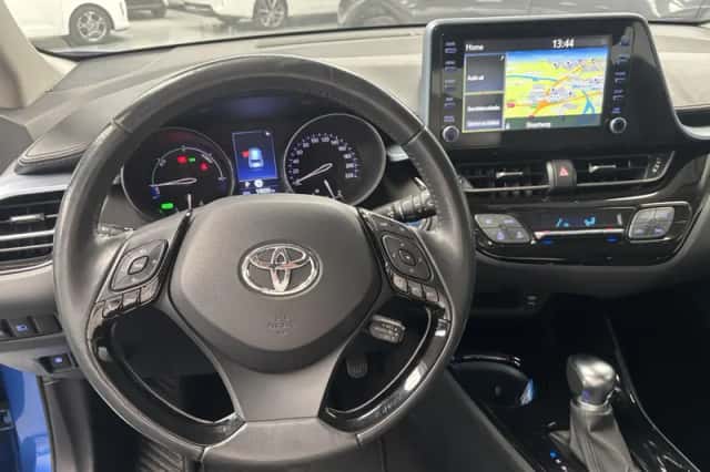 Toyota C-HR (2021) thumbnail 6