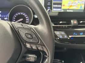 Toyota C-HR (2021) thumbnail 8