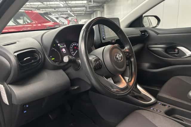 Toyota Yaris (2021) thumbnail 2
