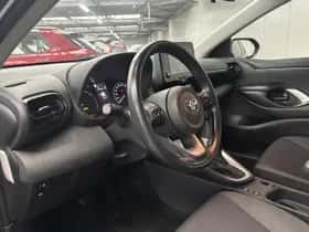 Toyota Yaris (2021) thumbnail 2