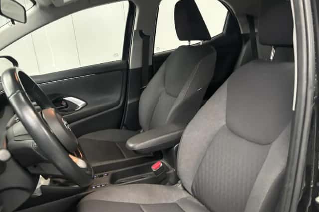 Toyota Yaris (2021) thumbnail 3