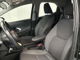 Toyota Yaris (2021) thumbnail 3