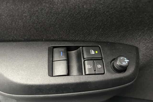 Toyota Yaris (2021) thumbnail 5
